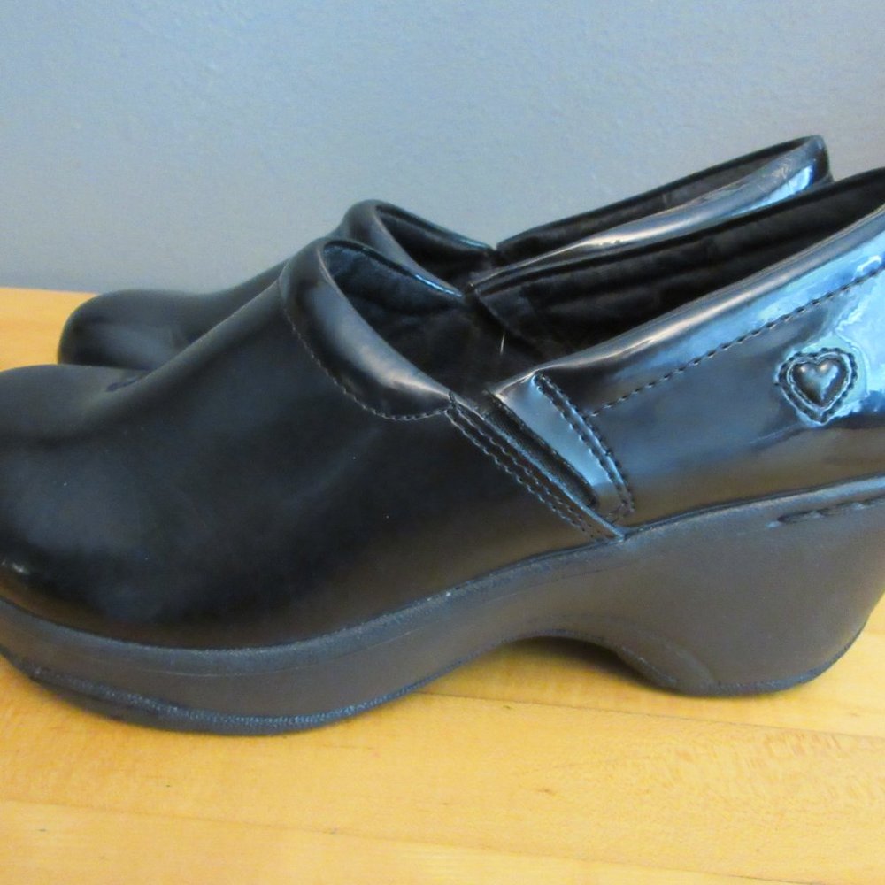 Nurse Mates Mules Clogs, black patent leather  Size 8.5